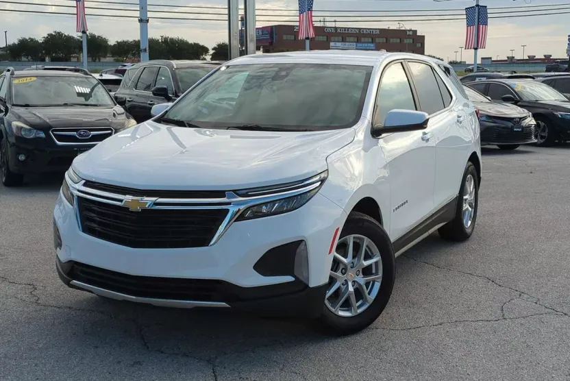 2023 Chevrolet Equinox LT photo 1