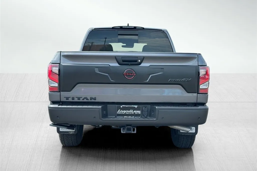 2024 Nissan Titan PRO-4X photo 1