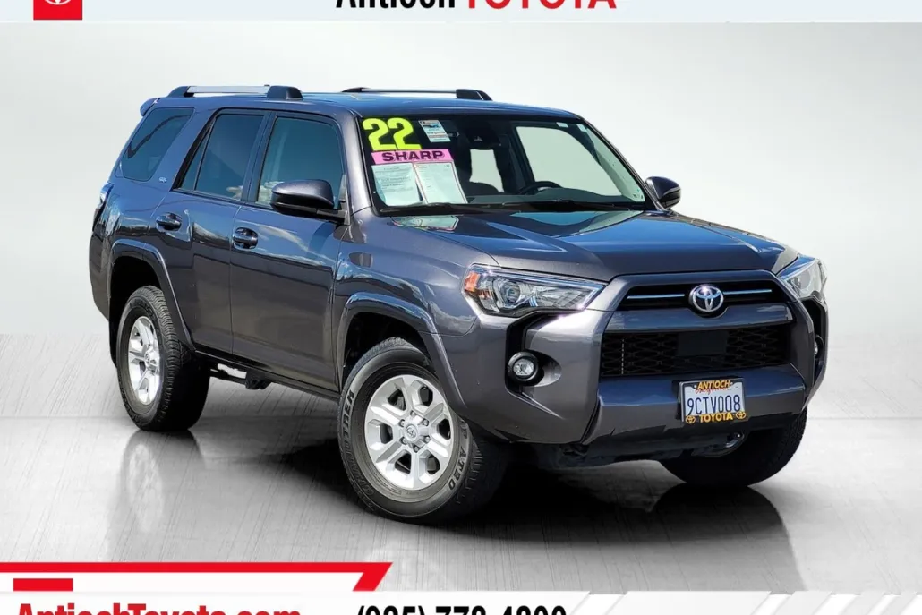 2022 Toyota 4Runner SR5 photo 1