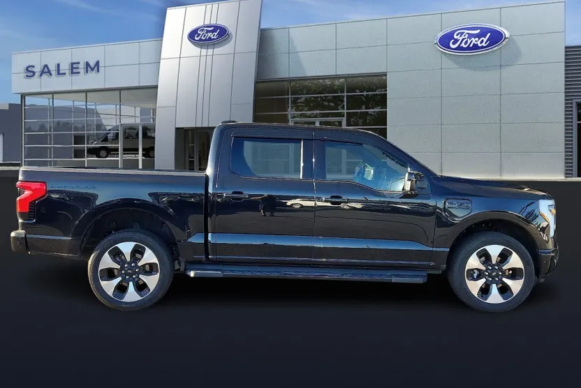 2022 Ford F-150 Lightning Platinum photo 1