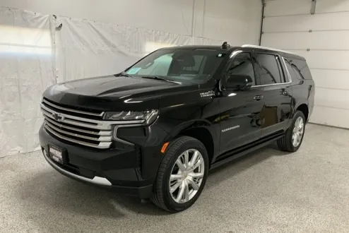 2022 Chevrolet Suburban High Country photo 2