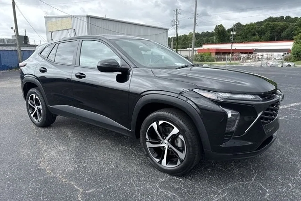 2024 Chevrolet Trax photo 1