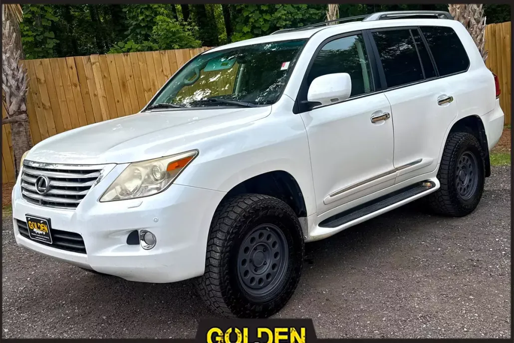 2011 Lexus LX 570 photo 1