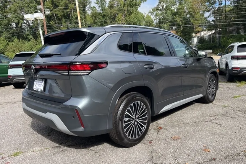 2025 Volkswagen Tiguan S photo 1