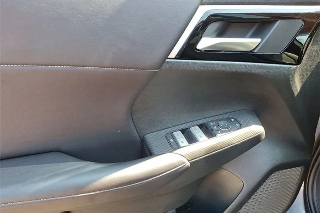 2023 Mitsubishi Outlander PHEV SE photo 1