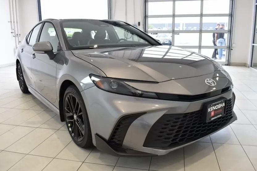 2026 Toyota Camry SE photo 1