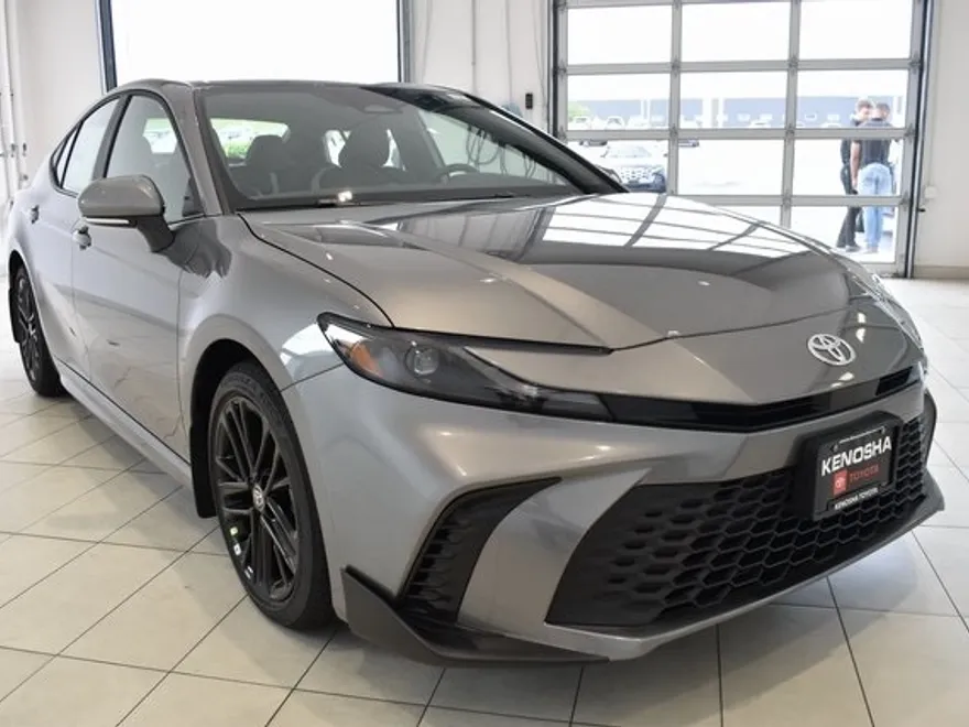 2026 Toyota Camry SE photo 1