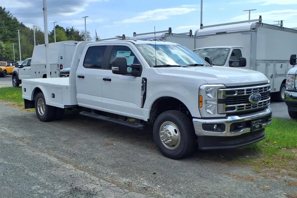 2025 Ford F-350 XL photo 1