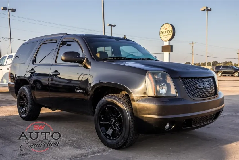 2011 Gmc Yukon Denali photo 1