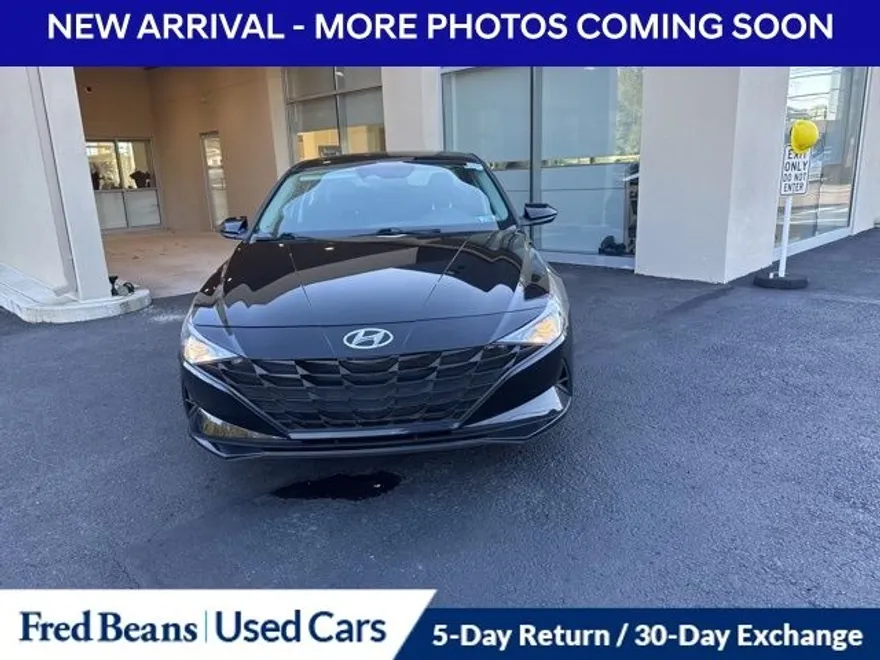 2023 Hyundai Elantra SEL photo 1