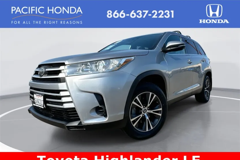 2019 Toyota Highlander LE photo 1