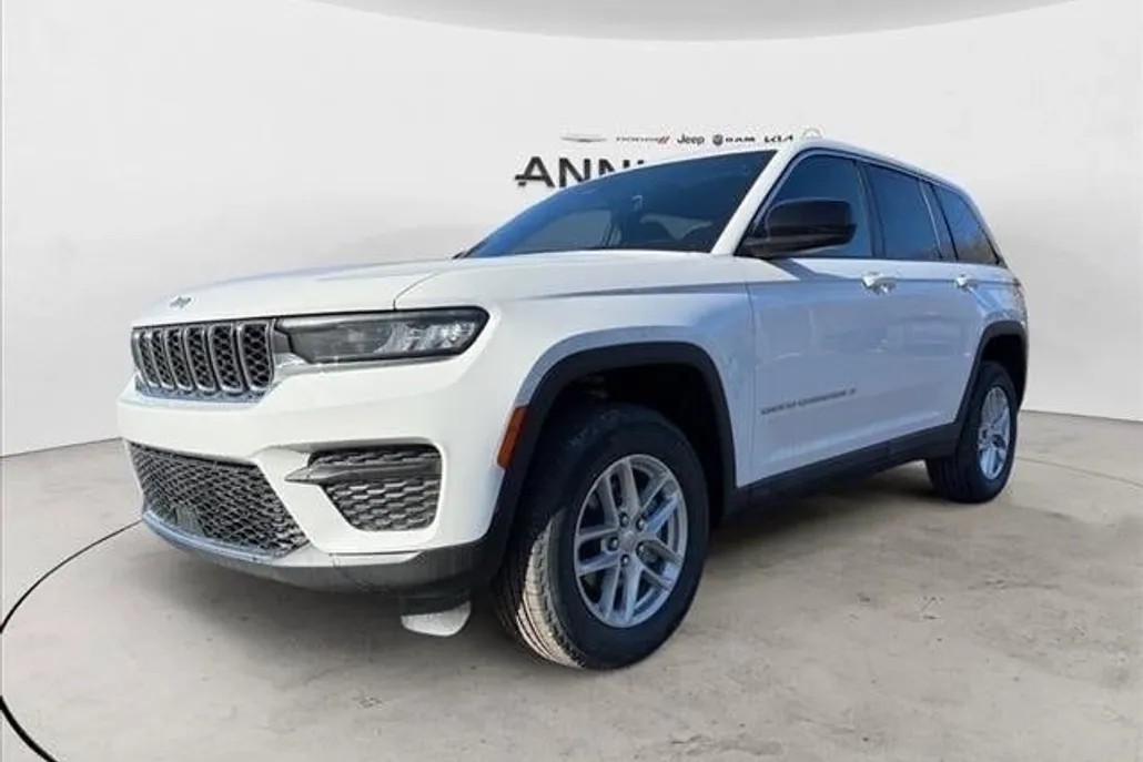 2025 Jeep Grand Cherokee Laredo photo 1