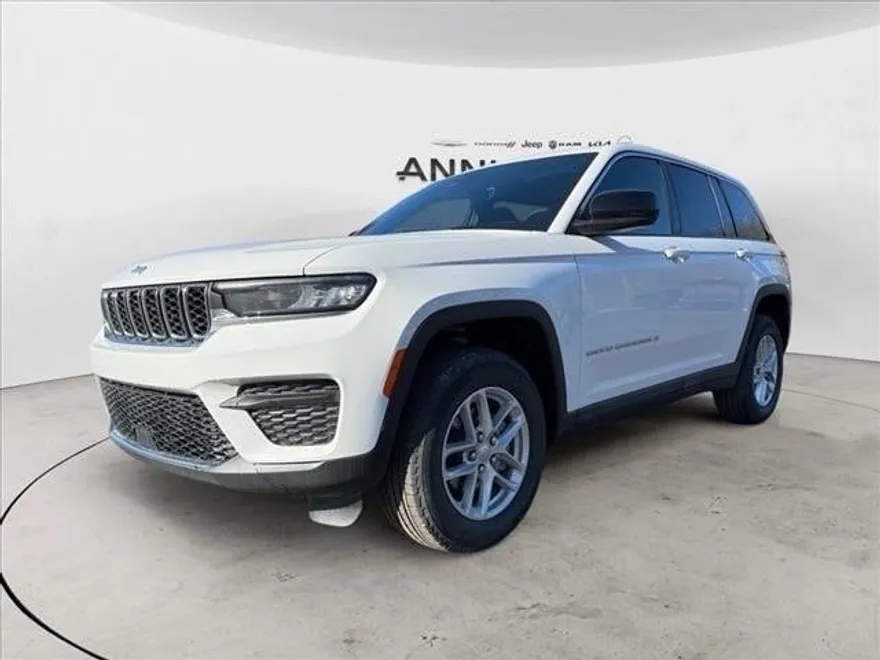 2025 Jeep Grand Cherokee Laredo photo 1