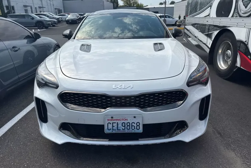 2023 Kia Stinger GT-Line photo 1