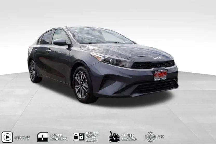 2022 Kia Forte LXS photo 1