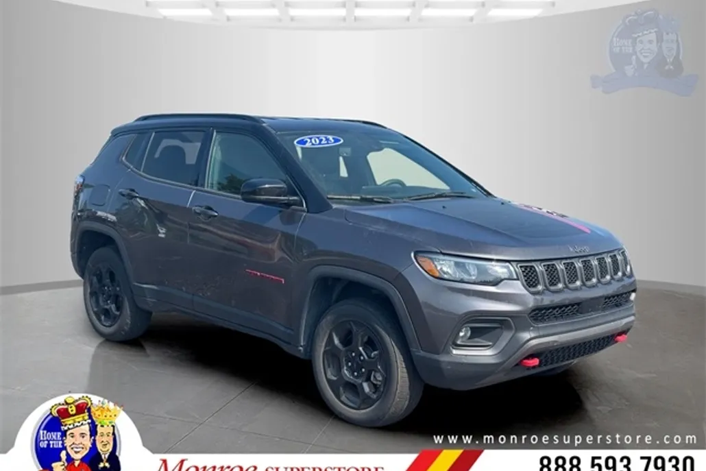 2023 Jeep Compass Trailhawk photo 1