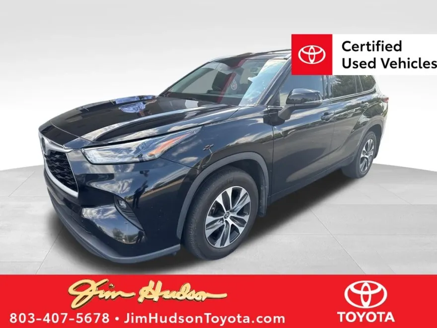 2022 Toyota Highlander LE photo 1