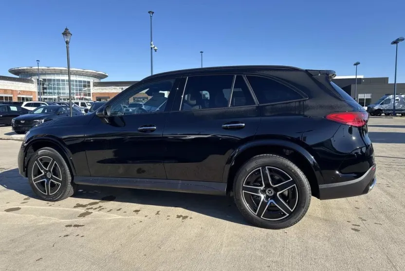 2026 Mercedes Benz GLC 300 4MATIC photo 1