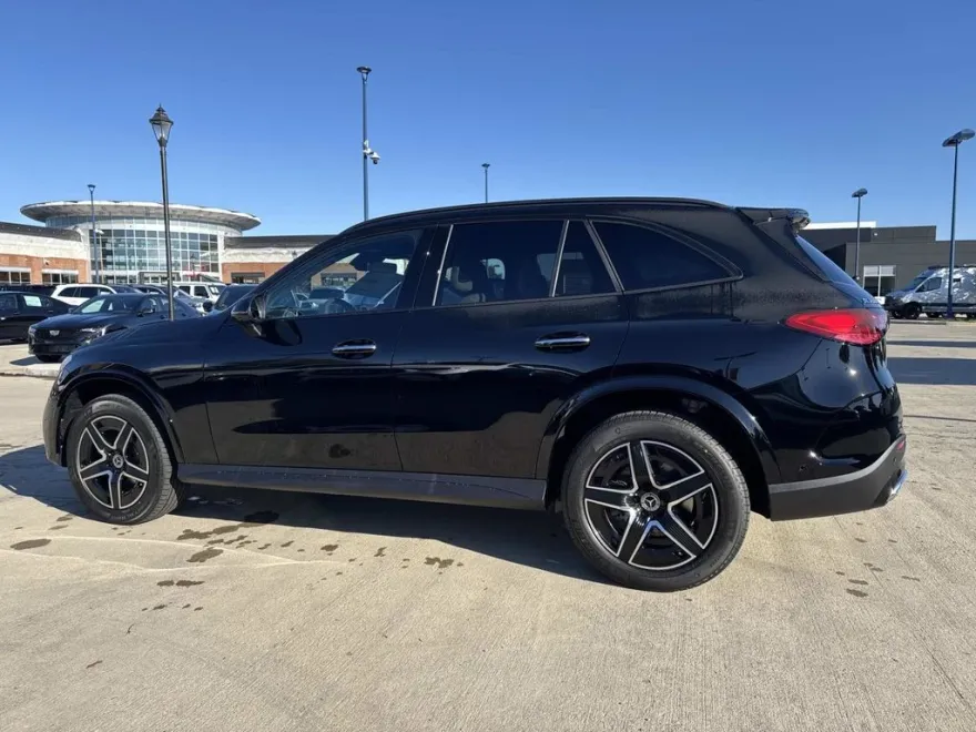 2026 Mercedes Benz GLC 300 4MATIC photo 1