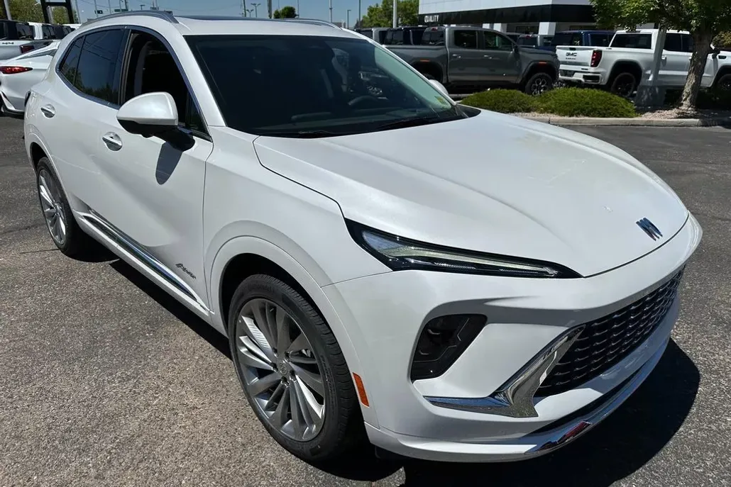 2025 Buick Envision Avenir photo 1