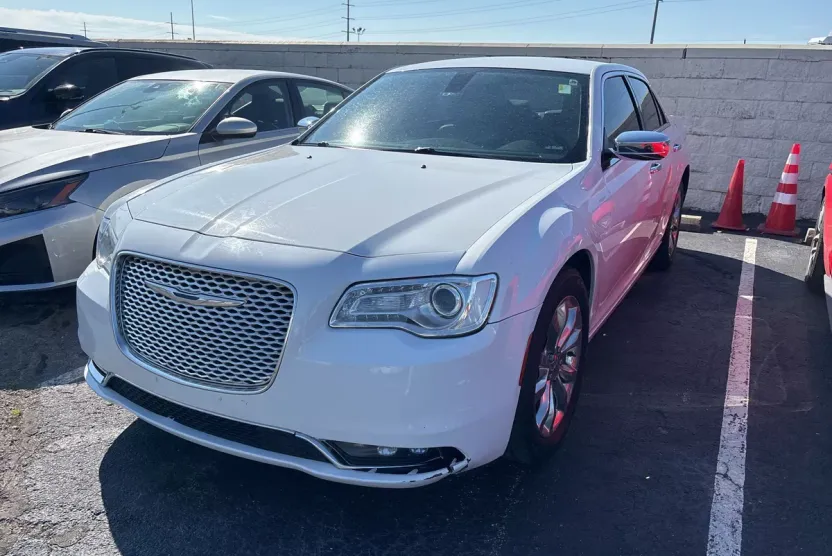 2018 Chrysler 300 Limited photo 1