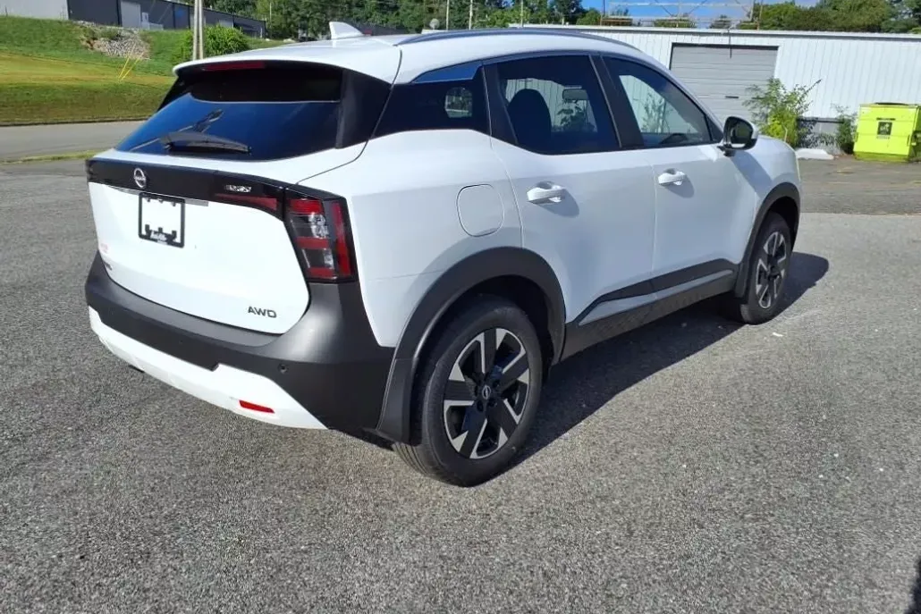 2025 Nissan Kicks SV photo 1