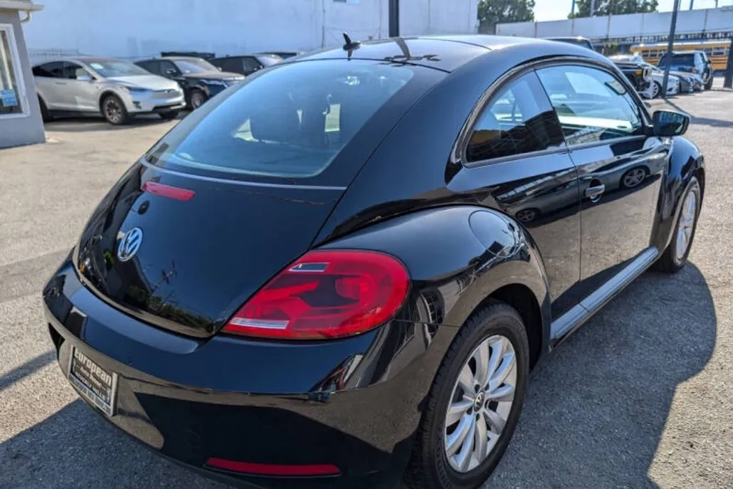 2015 Volkswagen Beetle 1.8T Classic photo 1