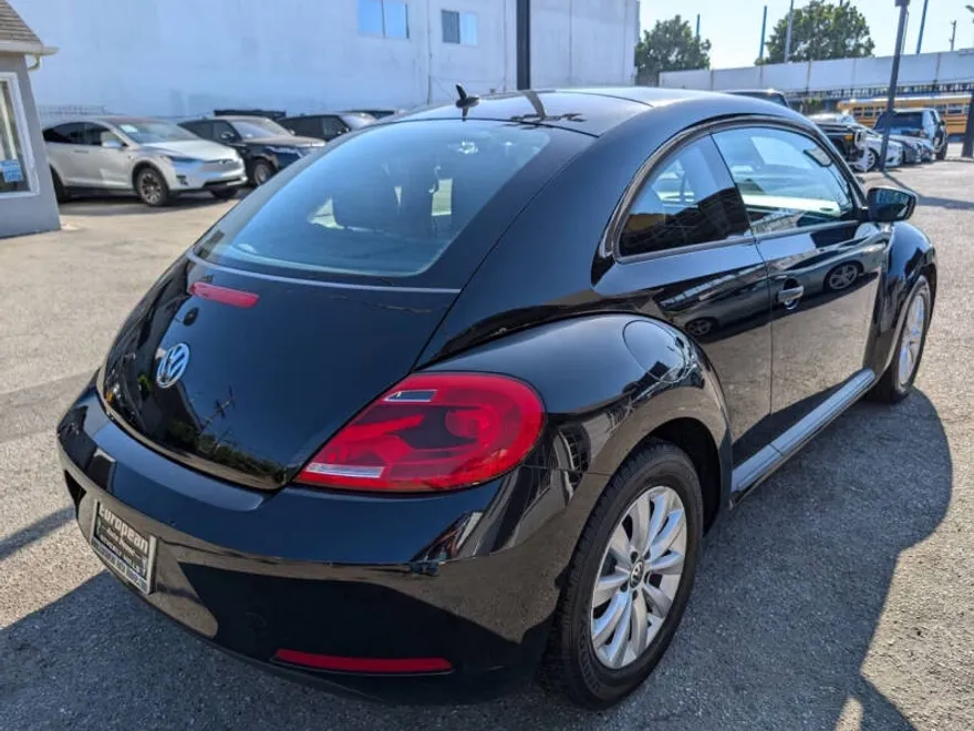 2015 Volkswagen Beetle 1.8T Classic photo 1