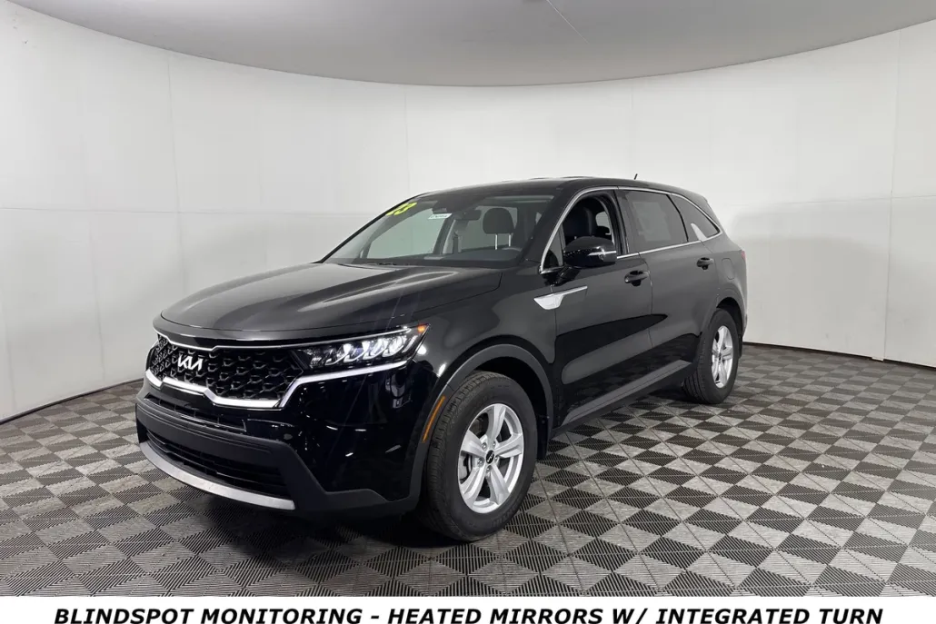 2023 Kia Sorento LX photo 1