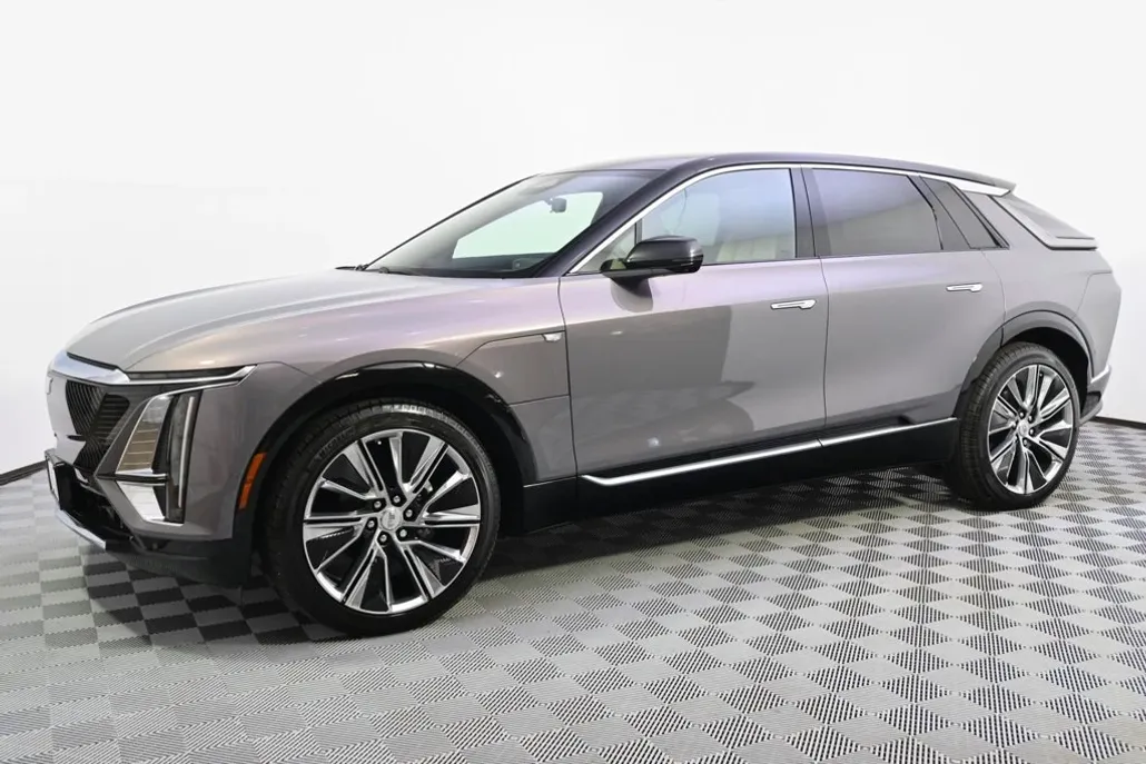 2025 Cadillac Lyriq Luxury photo 1