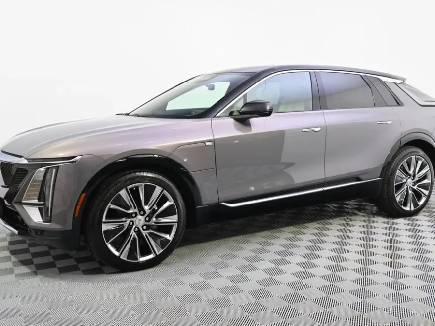 2025 Cadillac Lyriq Luxury photo 1