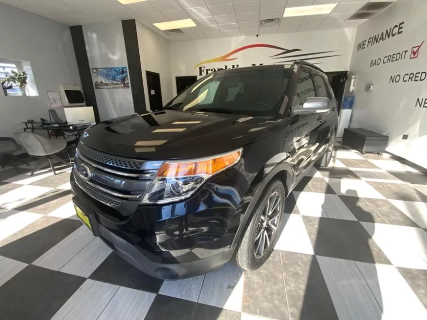 2015 Ford Explorer XLT photo 1