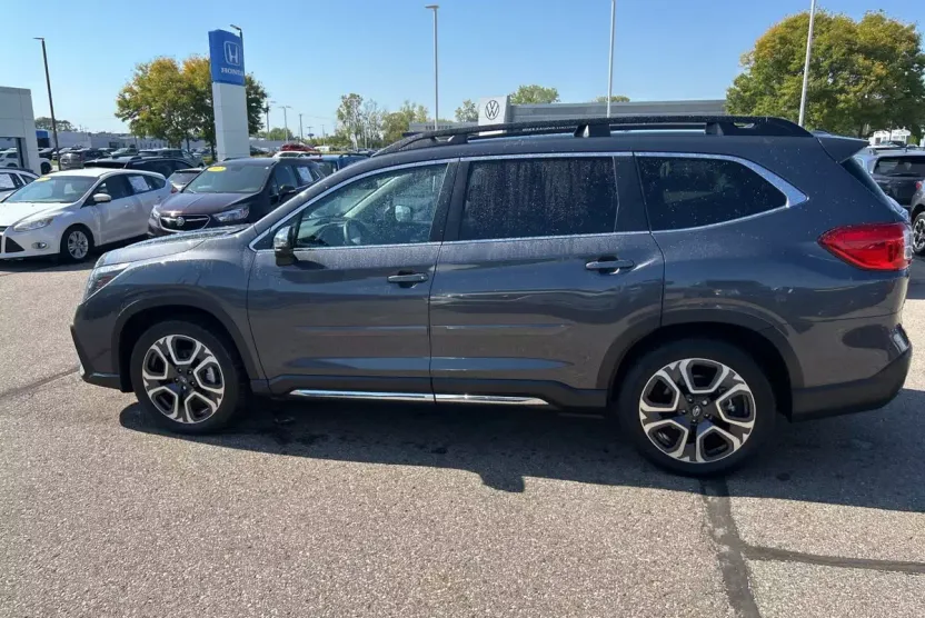 2023 Subaru Ascent Limited photo 1