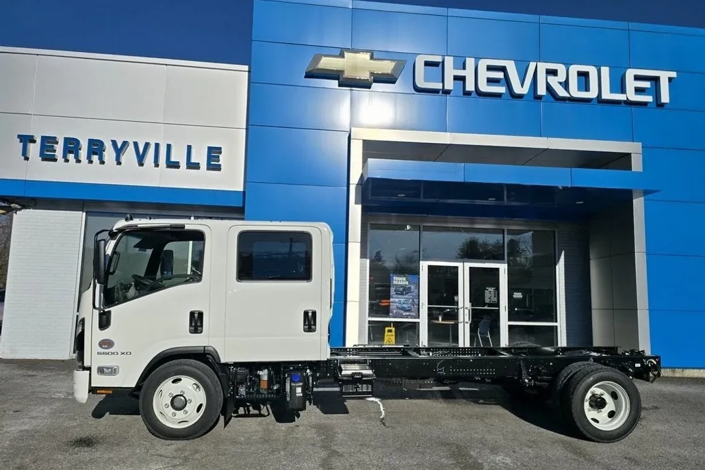 2025 Chevrolet Silverado photo 1