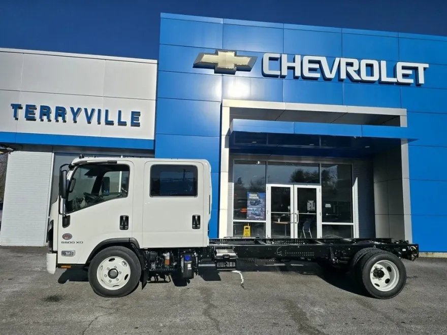 2025 Chevrolet Silverado photo 1