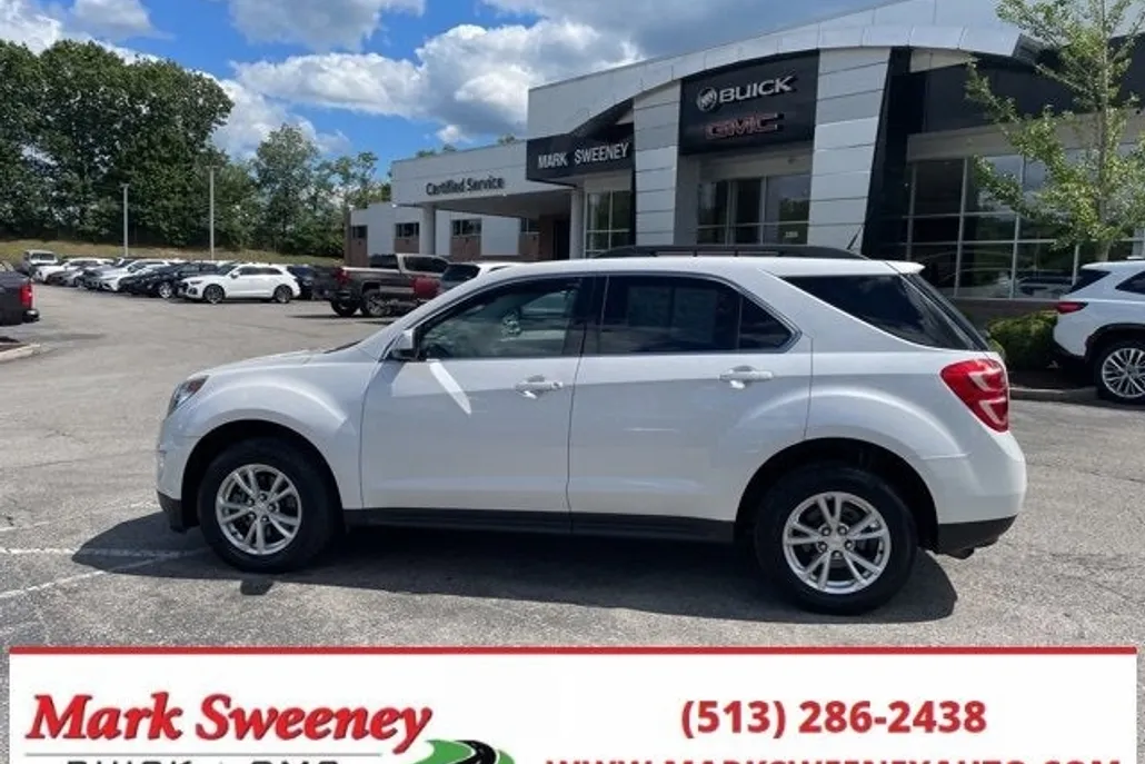 2017 Chevrolet Equinox LT photo 1