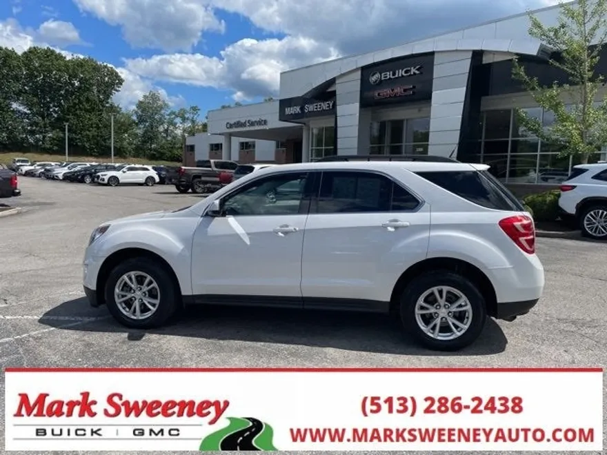 2017 Chevrolet Equinox LT photo 1