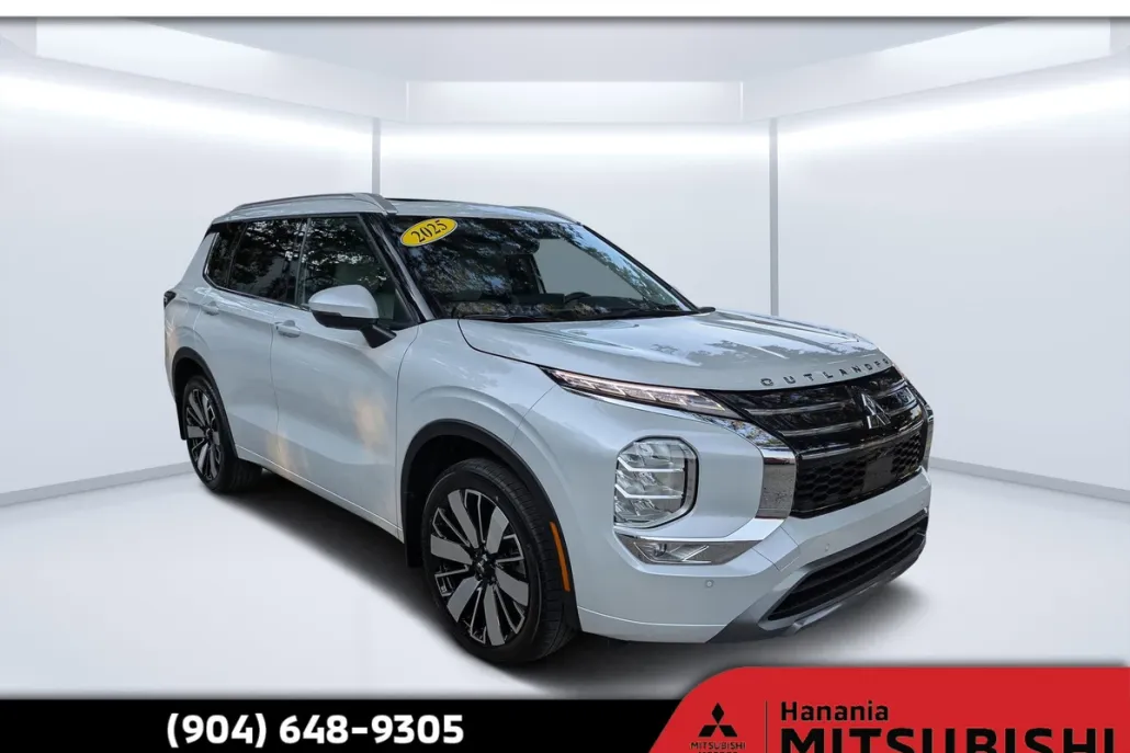 2025 Mitsubishi Outlander SEL photo 1