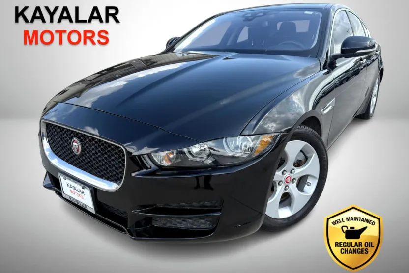 2018 Jaguar XE Premium photo 1