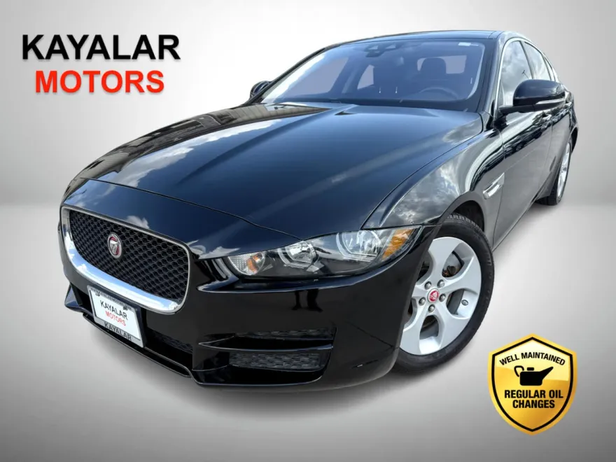 2018 Jaguar XE Premium photo 1