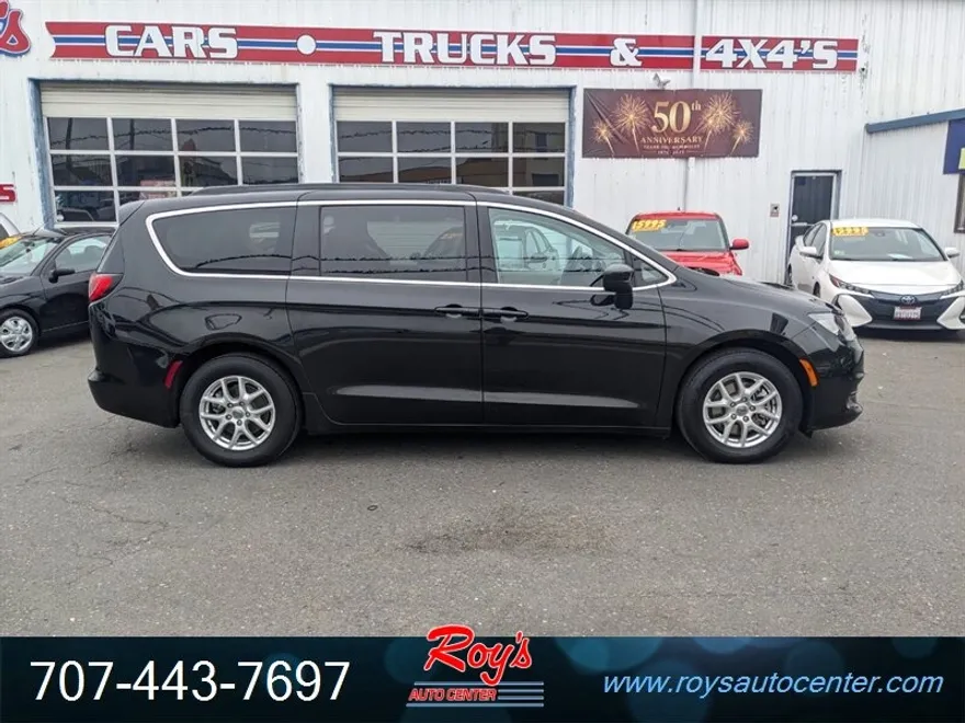 2021 Chrysler Voyager LXi photo 1