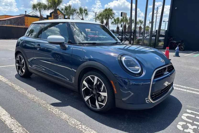 2025 Mini Cooper 2 Door Hardtop Iconic photo 1