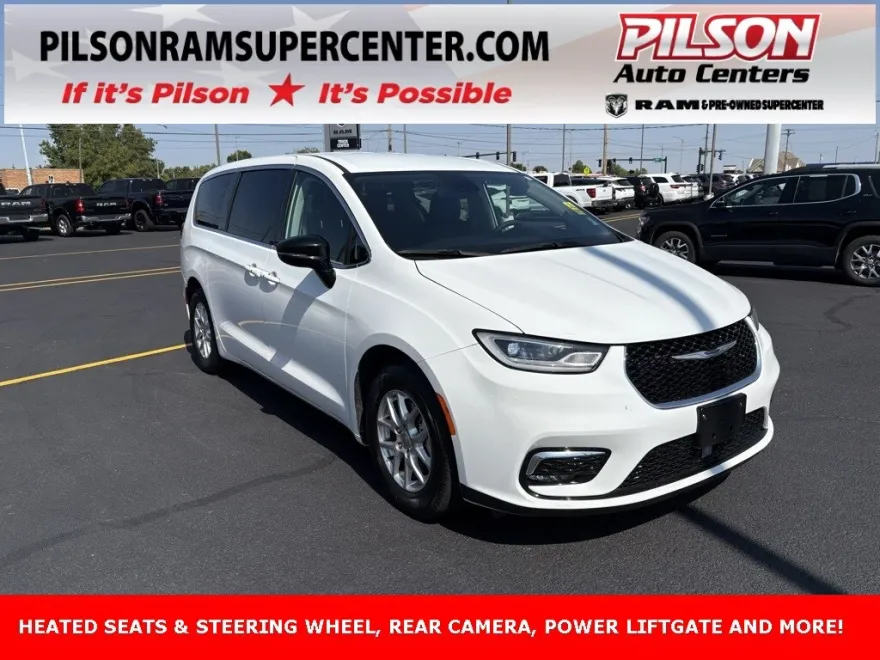 2024 Chrysler Pacifica Touring L photo 1