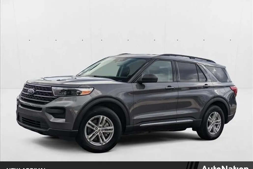 2021 Ford Explorer XLT photo 1