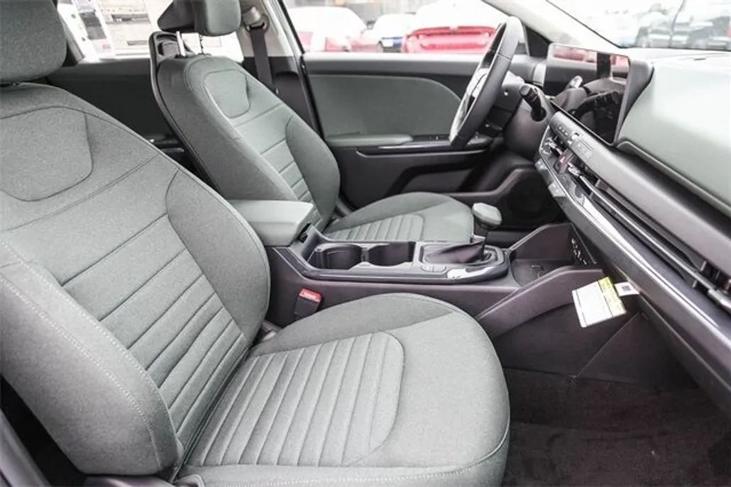 2025 Kia K4 EX photo 1