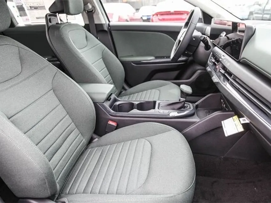 2025 Kia K4 EX photo 1