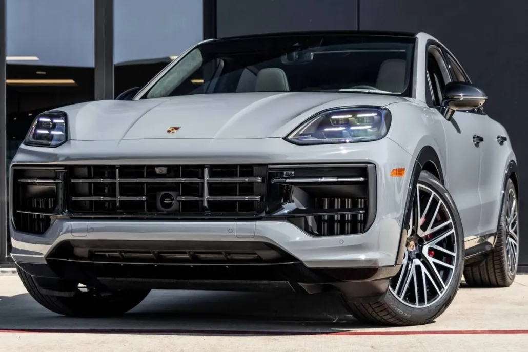 2026 Porsche Cayenne GTS Coupe photo 1