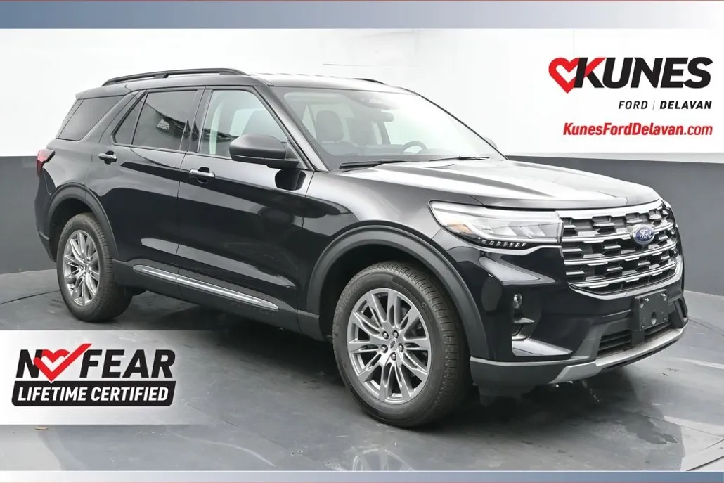 2025 Ford Explorer photo 1