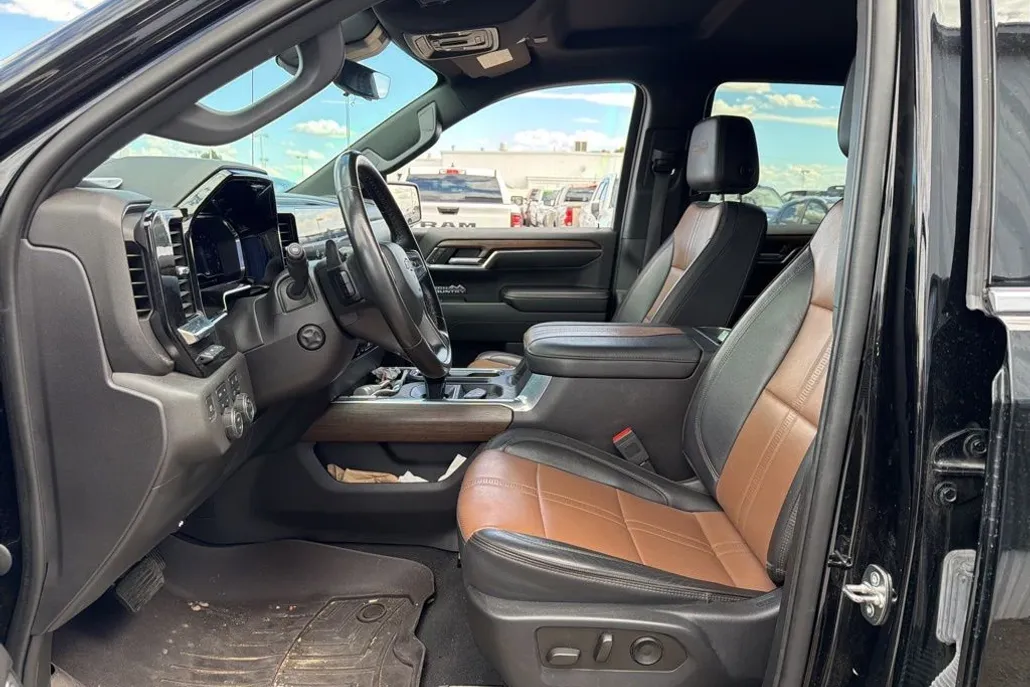2023 Chevrolet Silverado 1500 High Country photo 1