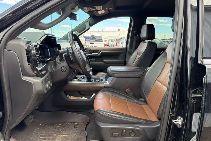 2023 Chevrolet Silverado 1500 High Country photo 1